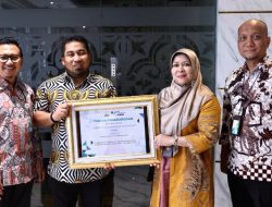 Pemkab Aceh Besar Terima Paritrana Award