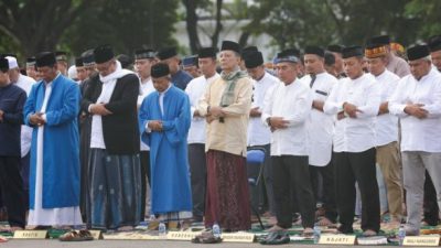 Penjabat Gubernur dan Sekda Aceh Shalat Ied di Blang Padang