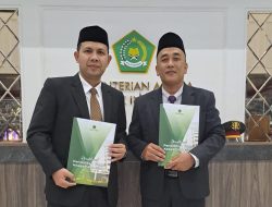 Dua Dosen UIN Ar-Raniry Banda Aceh Terima SK Guru Besar