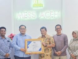 Disdikbud Aceh Besar Terima Penghargaan Kemenkominfo