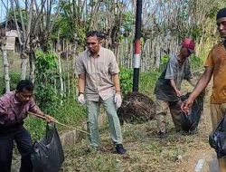 Reza Fahlevi Turun Langsung Bersihkan Sampah di Kota Sabang