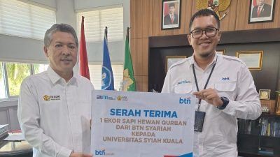 Mahasiswa Kurang Mampu USK Terima Hewan Qurban dari BTN Syariah