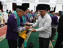 Sekda Aceh Besar Sulaimi Lepas 47 Jamaah Calon Haji