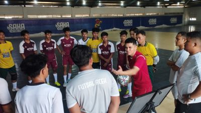 Mantan Pemain Timnas Indonesia Semangati Tim Futsal Aceh