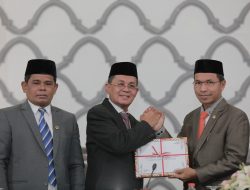 Pemko Banda Aceh Serahkan RKUA dan PPAS APBK-P 2024 ke Dewan