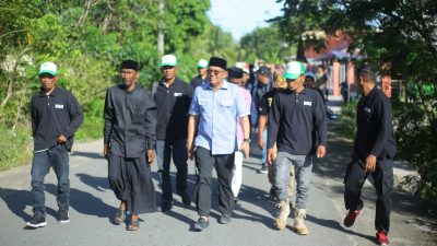 Tgk Musannif Berikan 20 Beasiswa dan Bantu Belasan Gampong Pulo Aceh