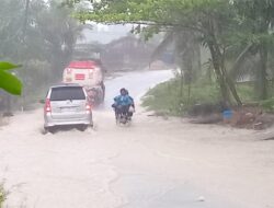 Drainase Buruk dan Sering Tergenang, Jalan Nasional di Suro Rawan Kecelakaan