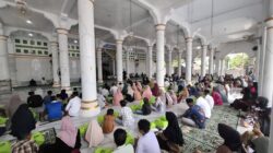 ICMI Aceh Santuni 200 Kaum Dhuafa dan Anak Yatim di Tiro