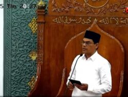 Rektor UIN Ar-Raniry Bahas Filosofi Ramadhan di Masjid Raya