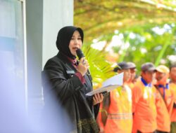 Illiza Salurkan Zakat Rp 337 Juta untuk Pasukan Oranye Banda Aceh