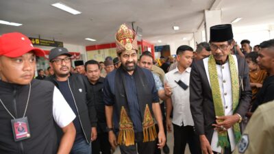 Mualem Disambut Meriah di Bandara Sultan Iskandar Muda