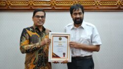 Gubernur Aceh Terima Penghargaan Tokoh Perdamaian dari UIN Ar-Raniry
