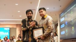 Mualem Terima Penghargaan di Hari Perumahan Nasional 2025