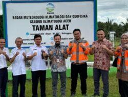 Semen Andalas Gandeng BMKG Pasang Alat Penakar Hujan Otomatis