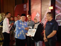 Wagub Serahkan Penghargaan untuk Insan Pers Peliput Konflik Aceh