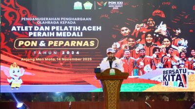 Mualem Kenang Abu Razak Saat Pemberian Bonus Atlet Berprestasi