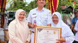 Bupati Aceh Timur Beri Penghargaan untuk 15 Tenaga Kesehatan Berprestasi