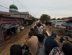 Prabowo Didesak Tetapkan Status Darurat Bencana Nasional untuk Banjir Sumatra