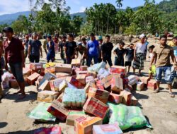 Tembus Lokop via Udara, Kak Na Antar Bantuan ke Warga Terdampak Banjir