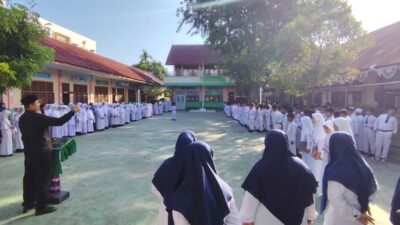 Anggota DPRK Ajak Siswa MIS Lamgugob Rajin Belajar dan Beribadah