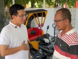 Ketua DPRK Banda Aceh Serahkan Becak Motor untuk Penyintas Stroke