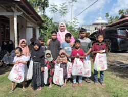 Di Balik Senyum Anak-Anak Pengungsian, Ada Harap yang Didekap Kak Na