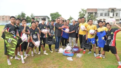 Menuju 8 Besar Liga 4, Pemkab Aceh Besar Bekali PSAB Perlengkapan Tim