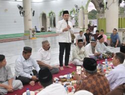 Wagub Buka Puasa Bersama Warga Teupin Raya, Kenang Abu Razak