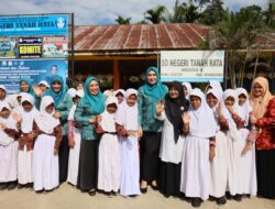 Bunda Guru Aceh Kunjungi Sekolah Terdampak Banjir
