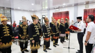 Bupati Aceh Timur Lantik Pengurus MAA, Jangan Abaikan Hukum Adat
