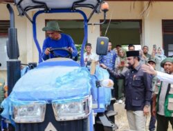 Bupati Aceh Timur Bagikan Alsintan, Tegas Larang Disewakan Komersial