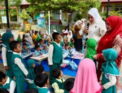 Kak Na Ajak Orang Tua Biasakan Anak Gemar Makan Ikan