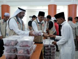 UIN Ar-Raniry Salurkan 4.000 Paket Daging Kurban dari UEA