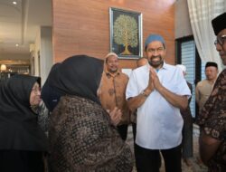 Mualem Kunjungi Rumah Duka dr Zaini Abdullah di Aceh Besar