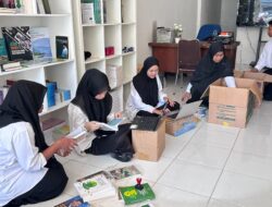 Mahasiswa UIN Ar-Raniry Siapkan Ribuan Buku untuk 10 Pojok Baca Sekolah