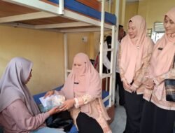 Jumat Berkah DWP Aceh Sentuh Keluarga Pasien di Rumah Singgah