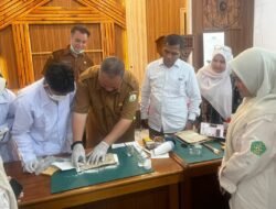 60 Mahasiswa UIN Ar-Raniry Praktik Restorasi Naskah Kuno