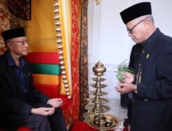 Kembali dari Berobat di Malaysia, Wali Nanggroe Aceh Dipeusijuek