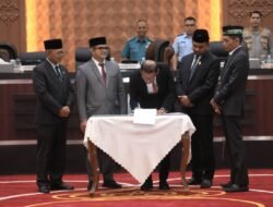 Pimpinan DPRA Teken Persetujuan Bersama KUA-PPAS Aceh 2027